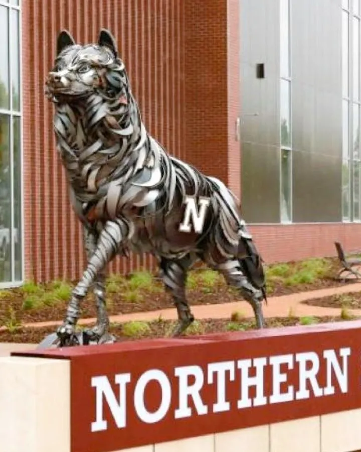 northern state wolf statue