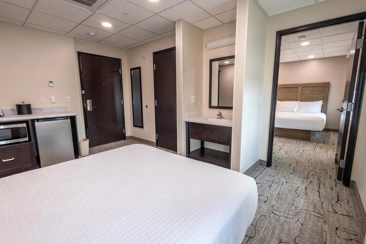 queen room with connecting room