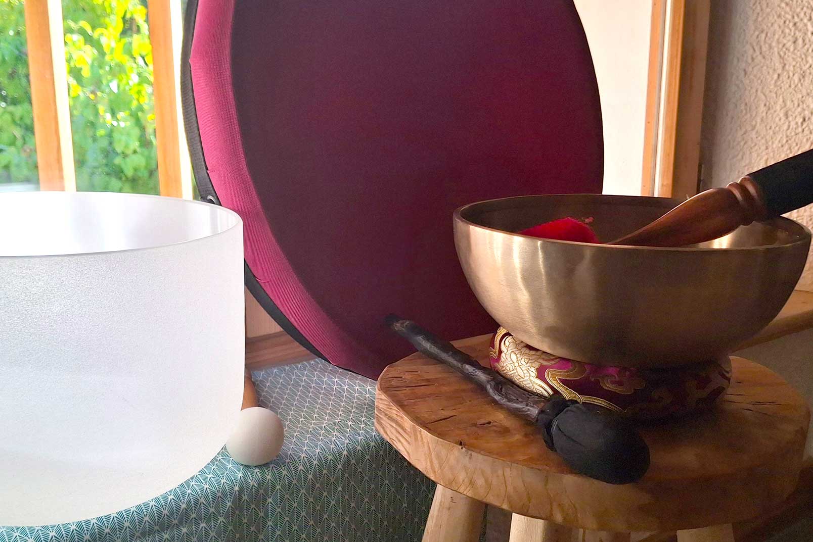 Massage sonore sonothérapie bol tibétain, bol cristal, tambour.