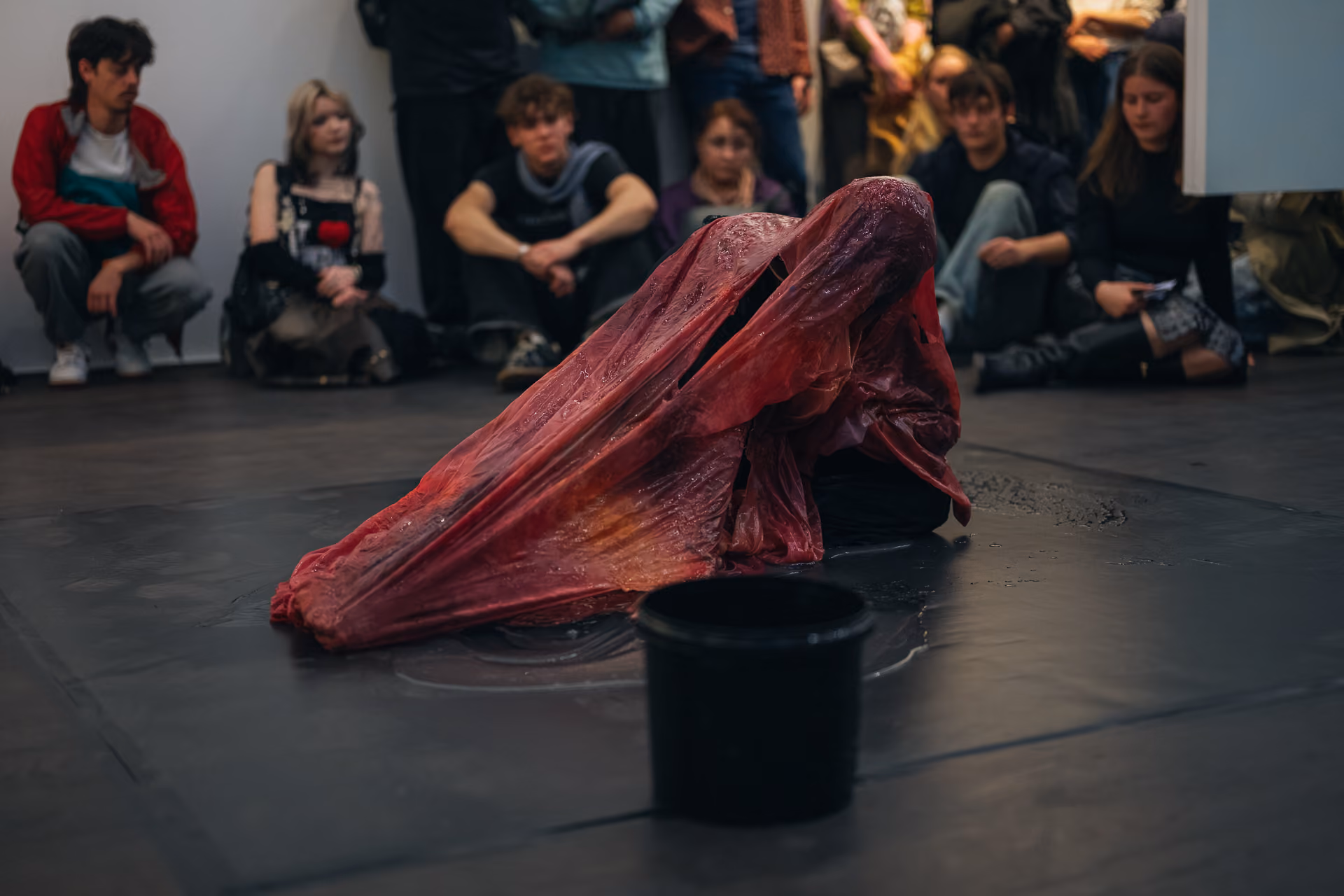 Kunstperformance an einem Anlass von Hauser & Wirth, fotografiert von LAD.studio