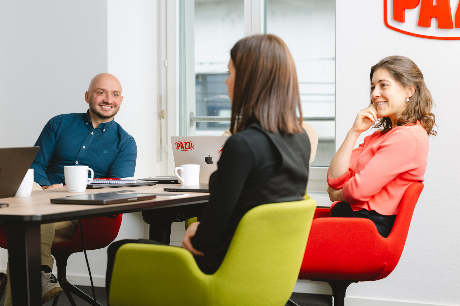 Authentische Corporate Fotografie für PAZZI Zürich – der Mensch hinter der Maschine, portraitiert von lad.studio.