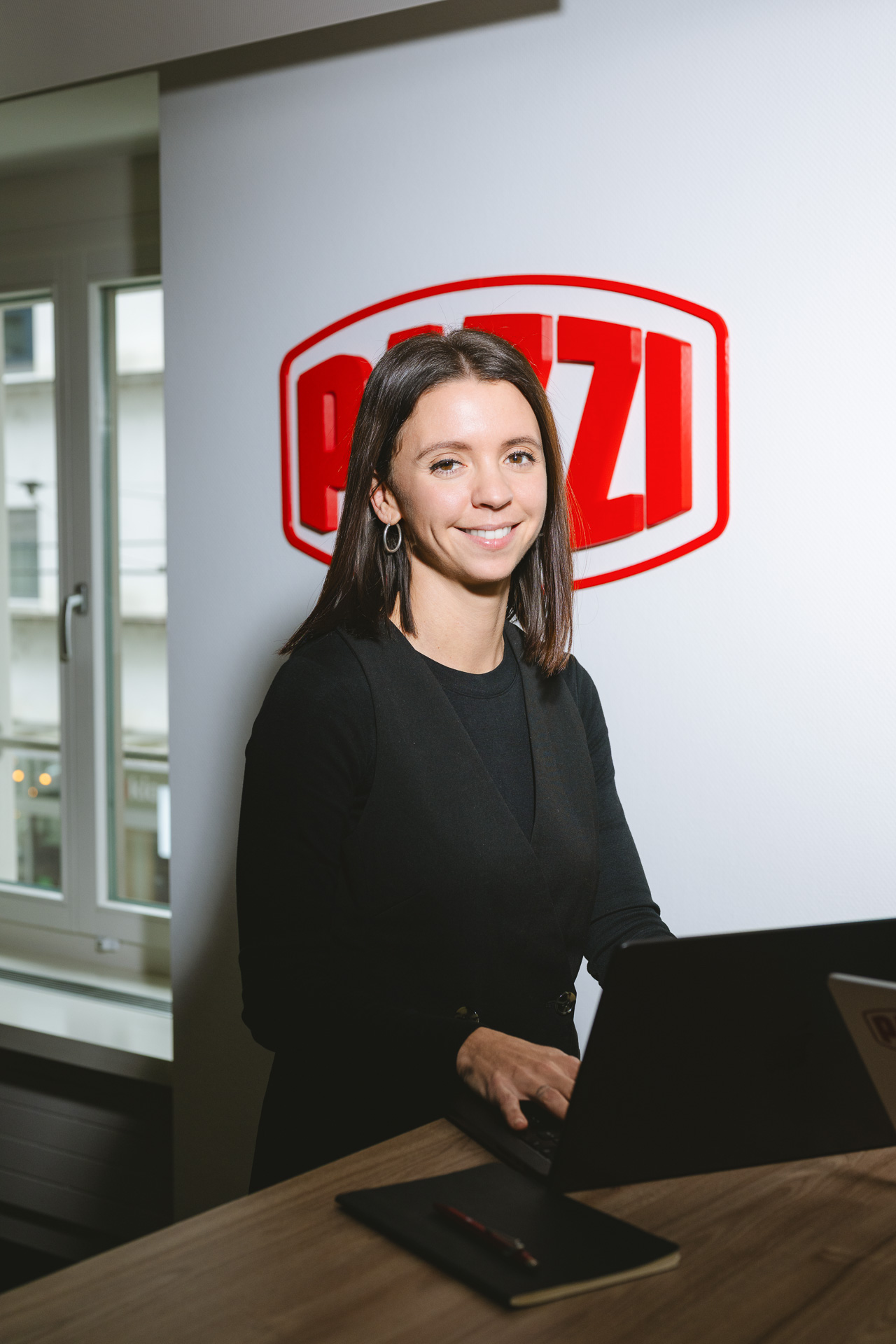Authentische Corporate Fotografie für PAZZI Zürich – der Mensch hinter der Maschine, portraitiert von lad.studio.