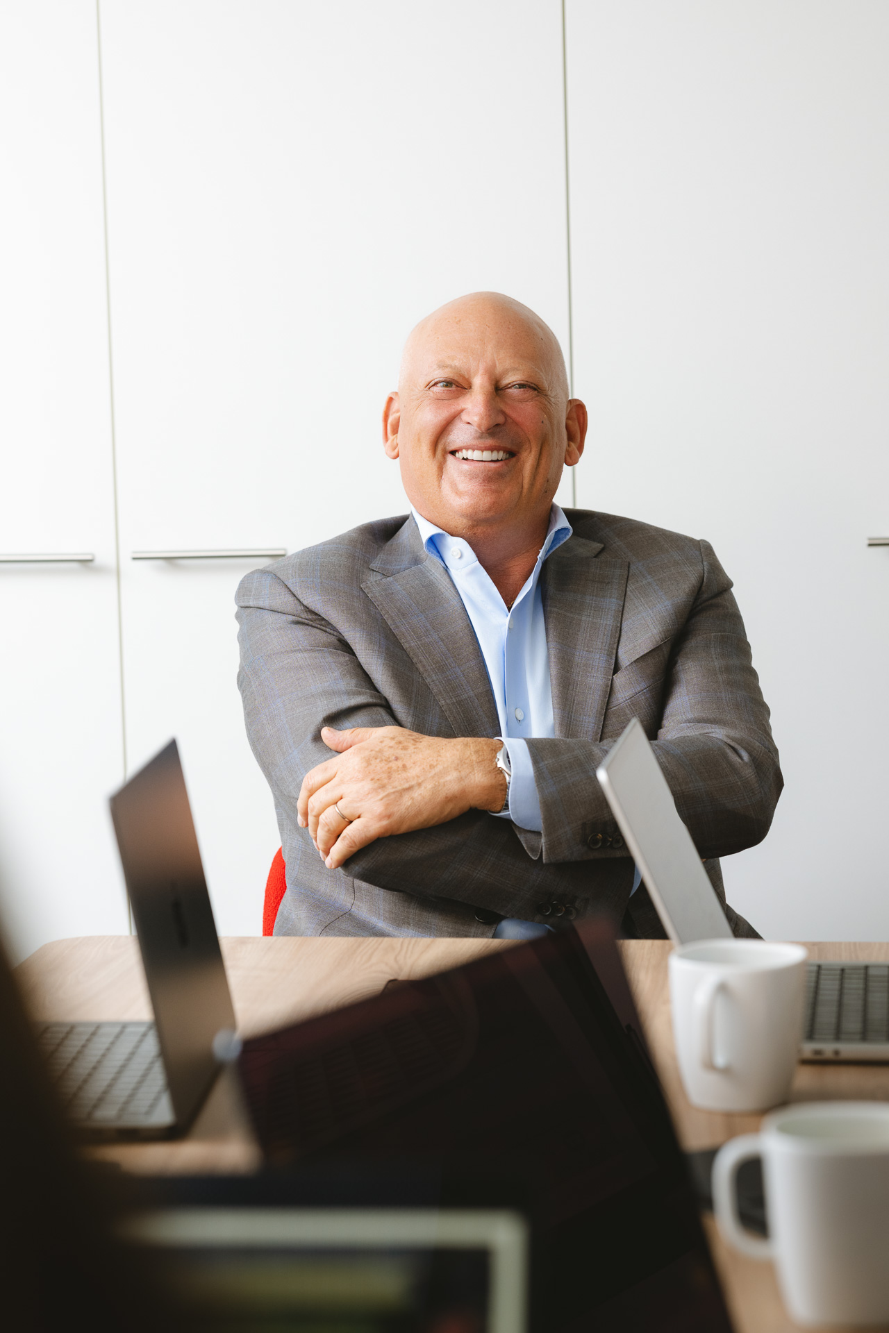 Authentische Corporate Fotografie für PAZZI Zürich – der Mensch hinter der Maschine, portraitiert von lad.studio.