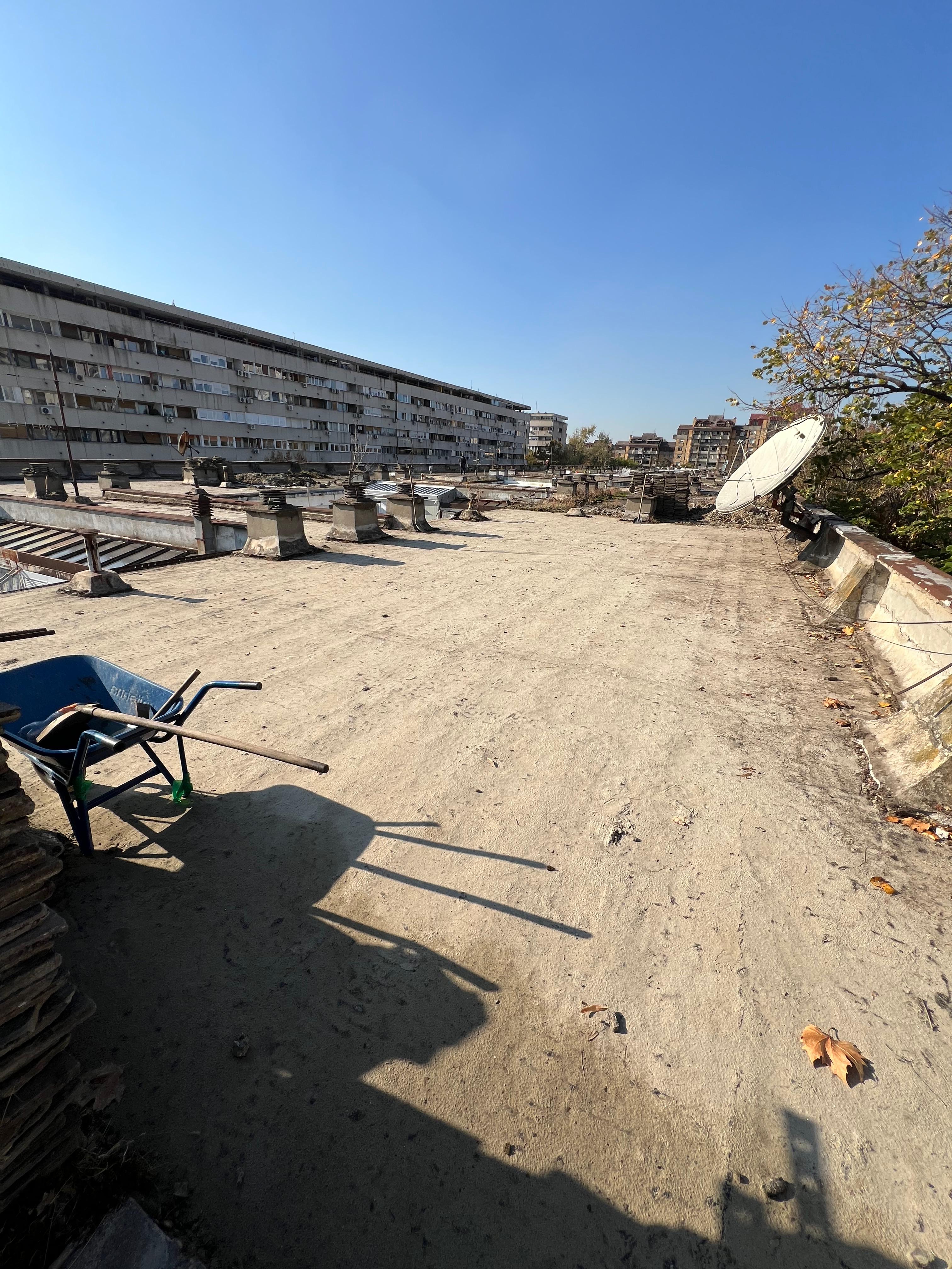 Radovi na ravnom krovu zgrade na Bulevaru Arsenija Čarnojevića 193 u Novom Beogradu – zamena krovnog pokrivača