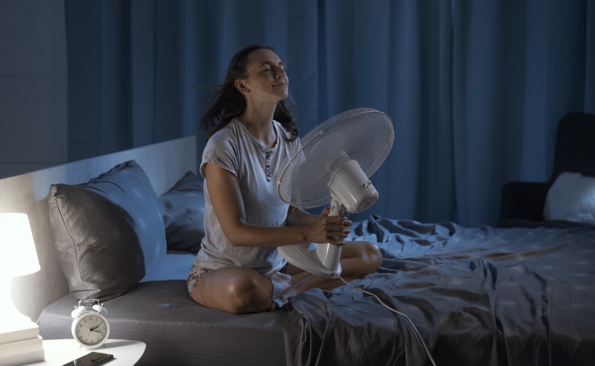 Como dormir bem no verão: estratégias para vencer o calor