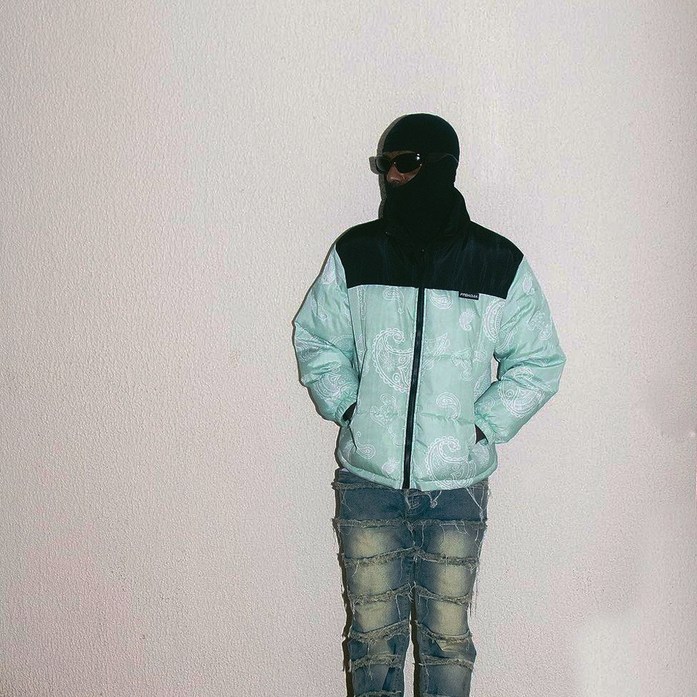 גבר עם מסיכת סקי