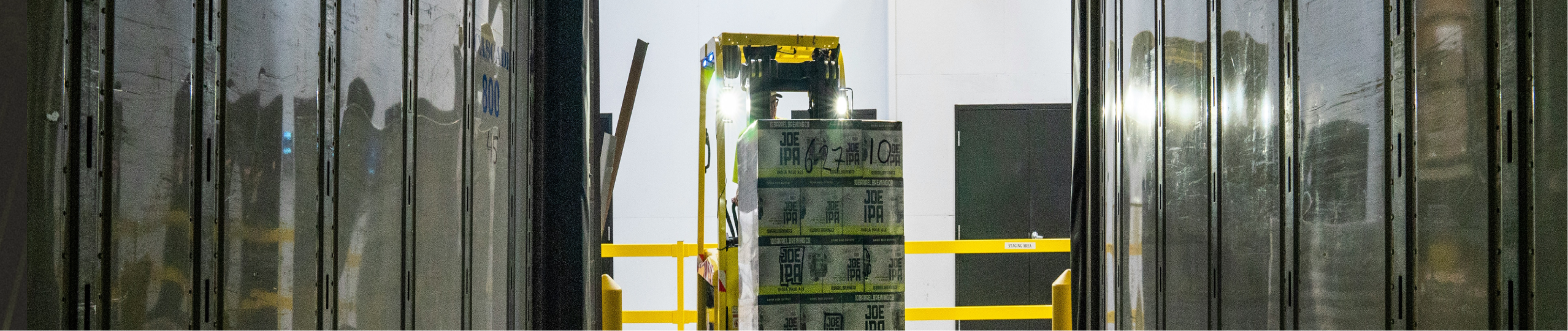 Zwei Nachhaltigkeitsmanager die eine Visite machen