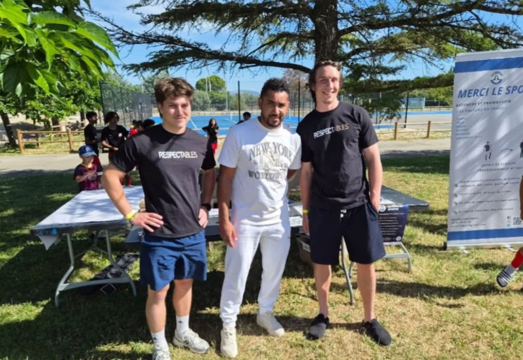 Dimitri Payet parrain du Tournoi de Carpentras -photo mercilesport.fr