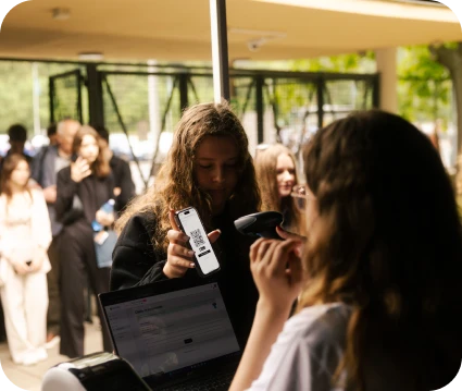 50% less queuing at the venue entry with Gridaly QR check-in at small-scale events