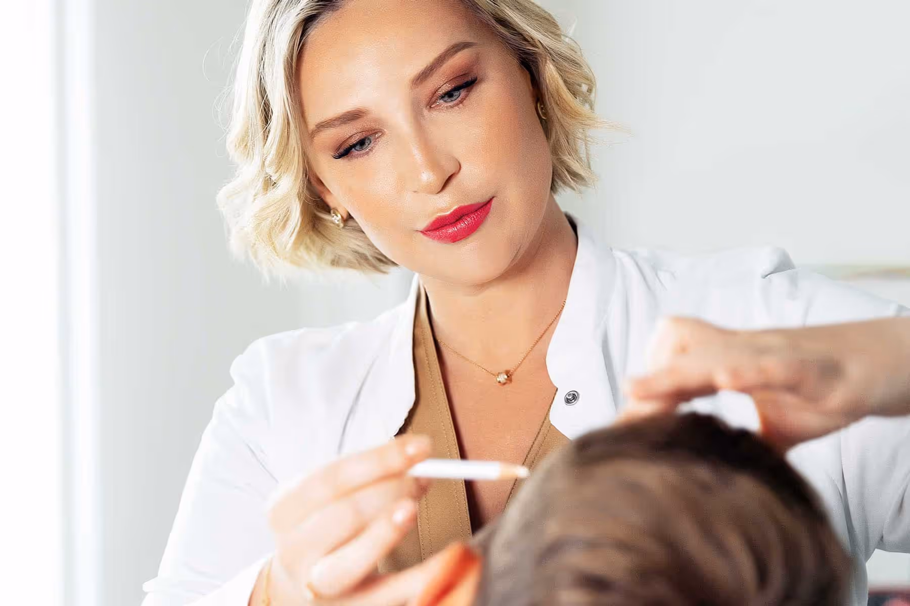 Dr. Anna Lukyanova mit einer Patientin