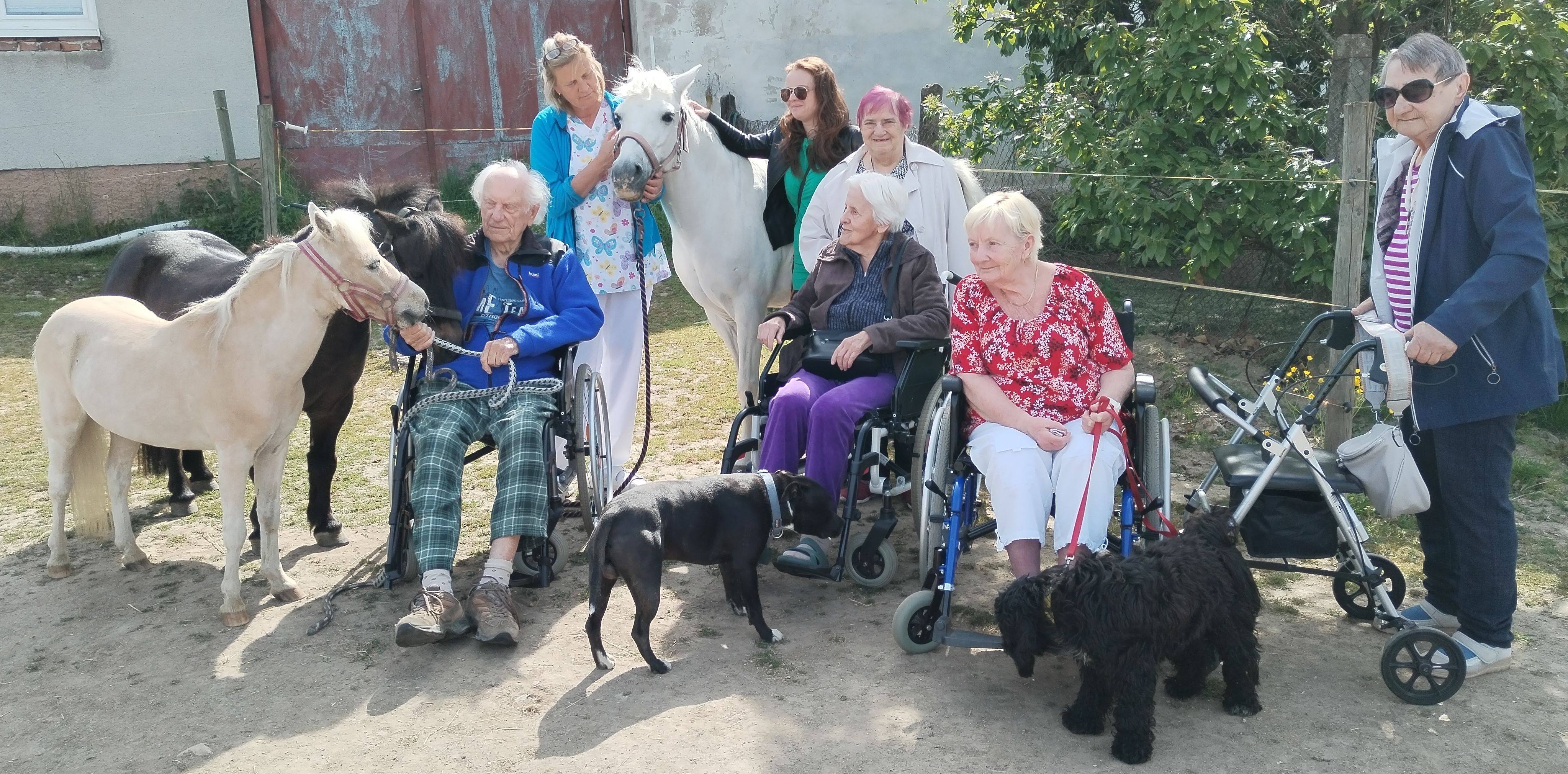 klienti z pátého patra na farmě v Dobřejovicích