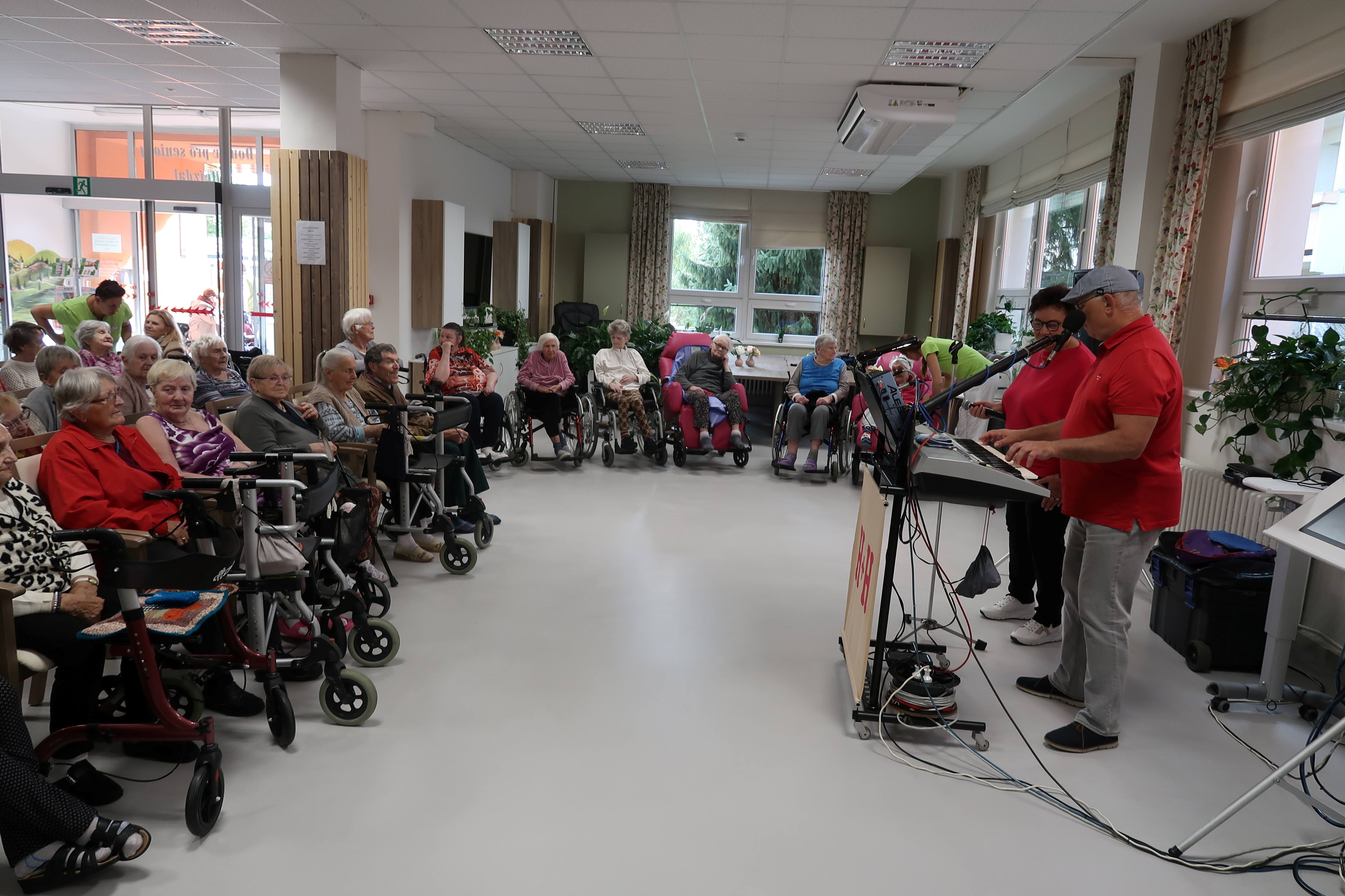 krásné tóny se nesly celým atriem