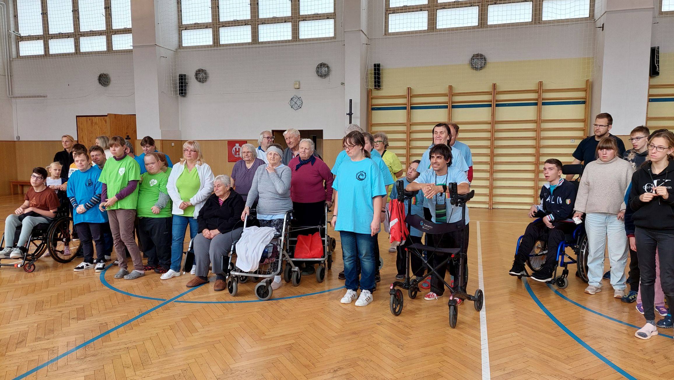 závěrečný nástup všech týmů turnaje IBociia