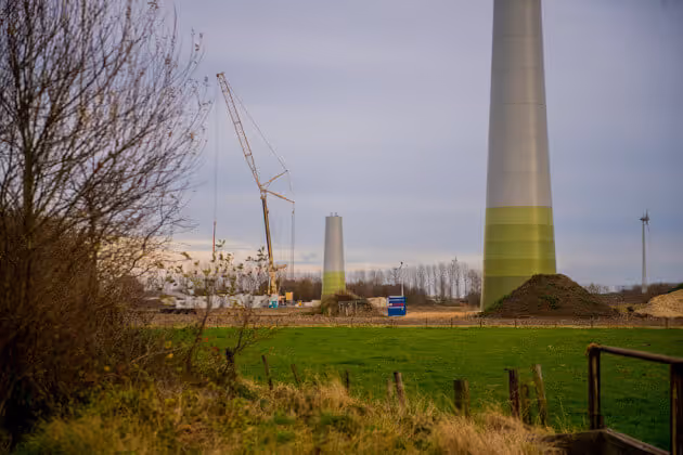 The concrete towers at the Lokeren the construction site are under construction.