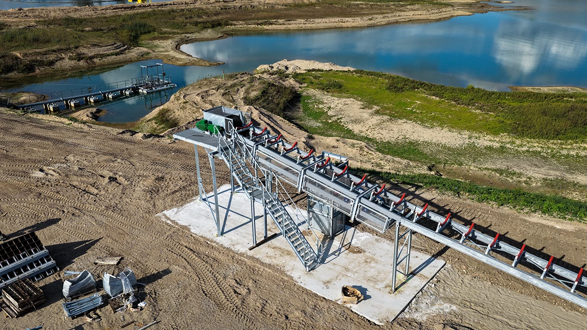 Transportband in aanbouw bij klasseerinstallatie