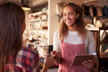 B2C sales - Woman selling to a customer