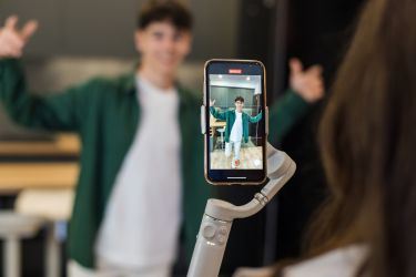 Novas ideias para comercializar seus serviços 5 Filmagem de influenciador