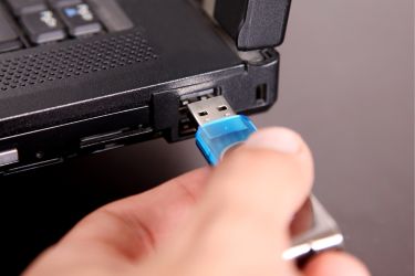 Usando um pen drive USB