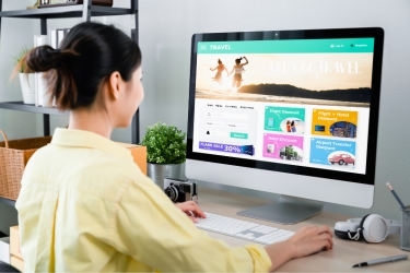 Woman scrolling through a website