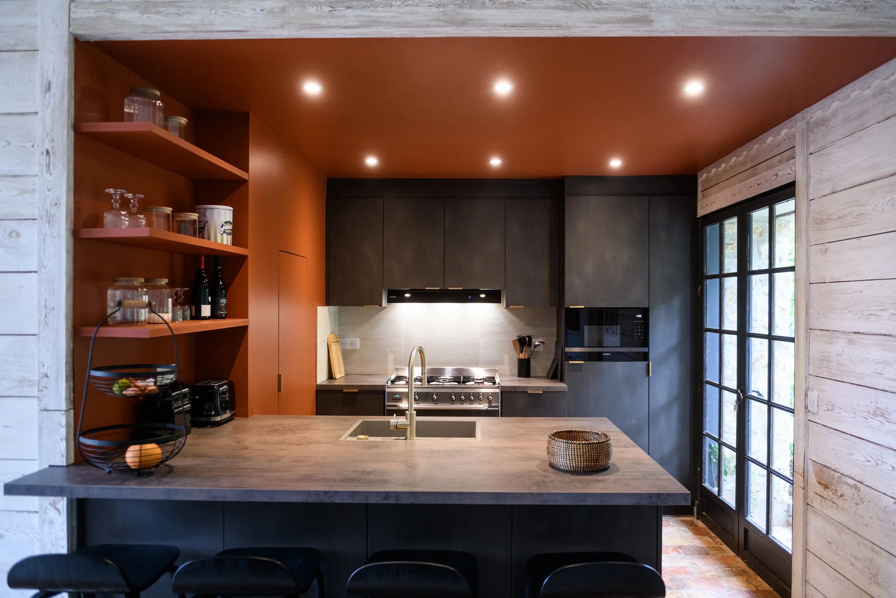 GUEST HOUSE