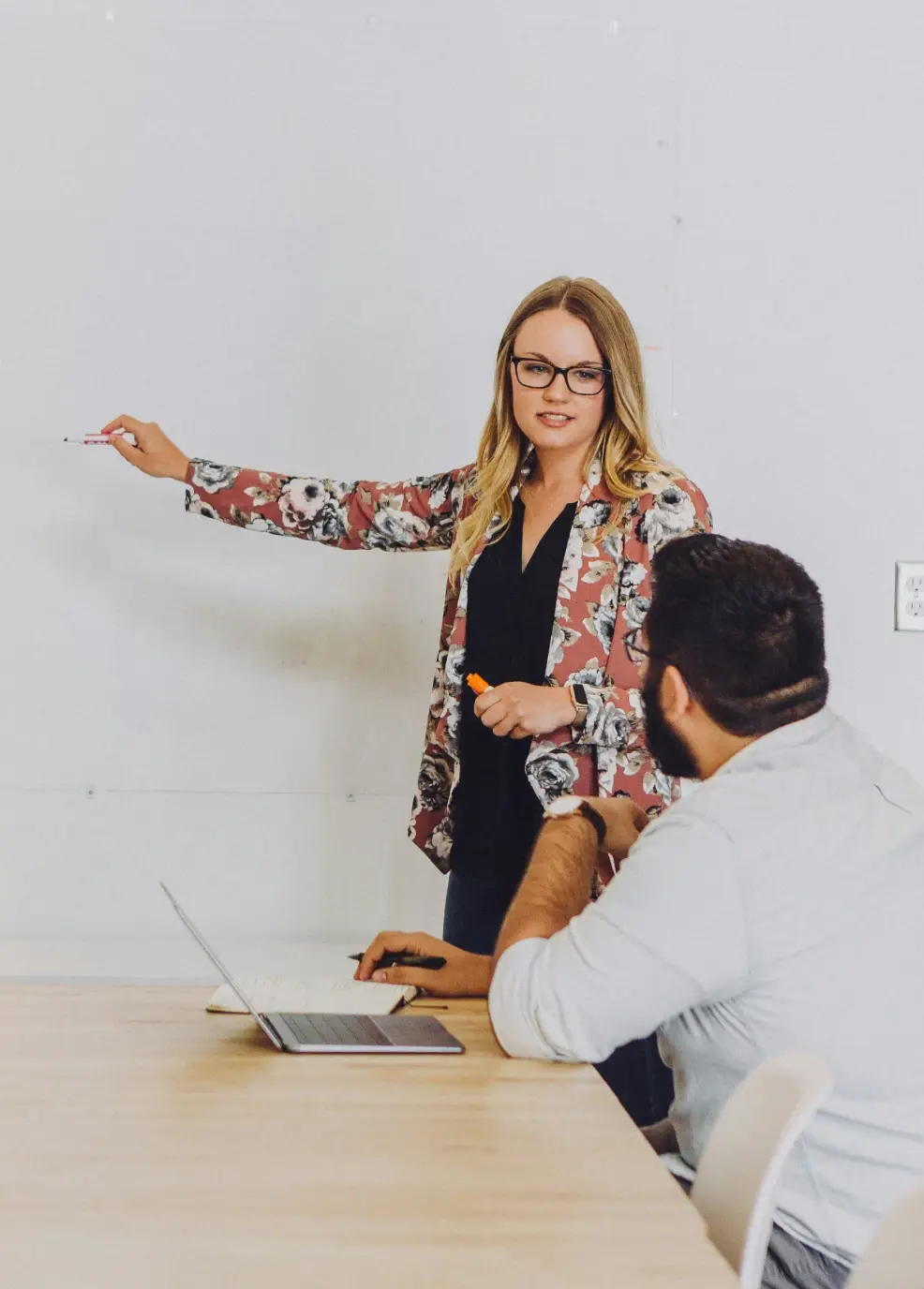 Open hand gesture emphasizing communication and engagement, reflecting Canon’s customer‑centric approach to small business support and collaboration.
