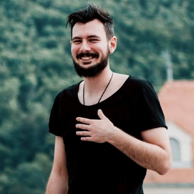 Adrian Nistia de la NG POP ART MEDIA