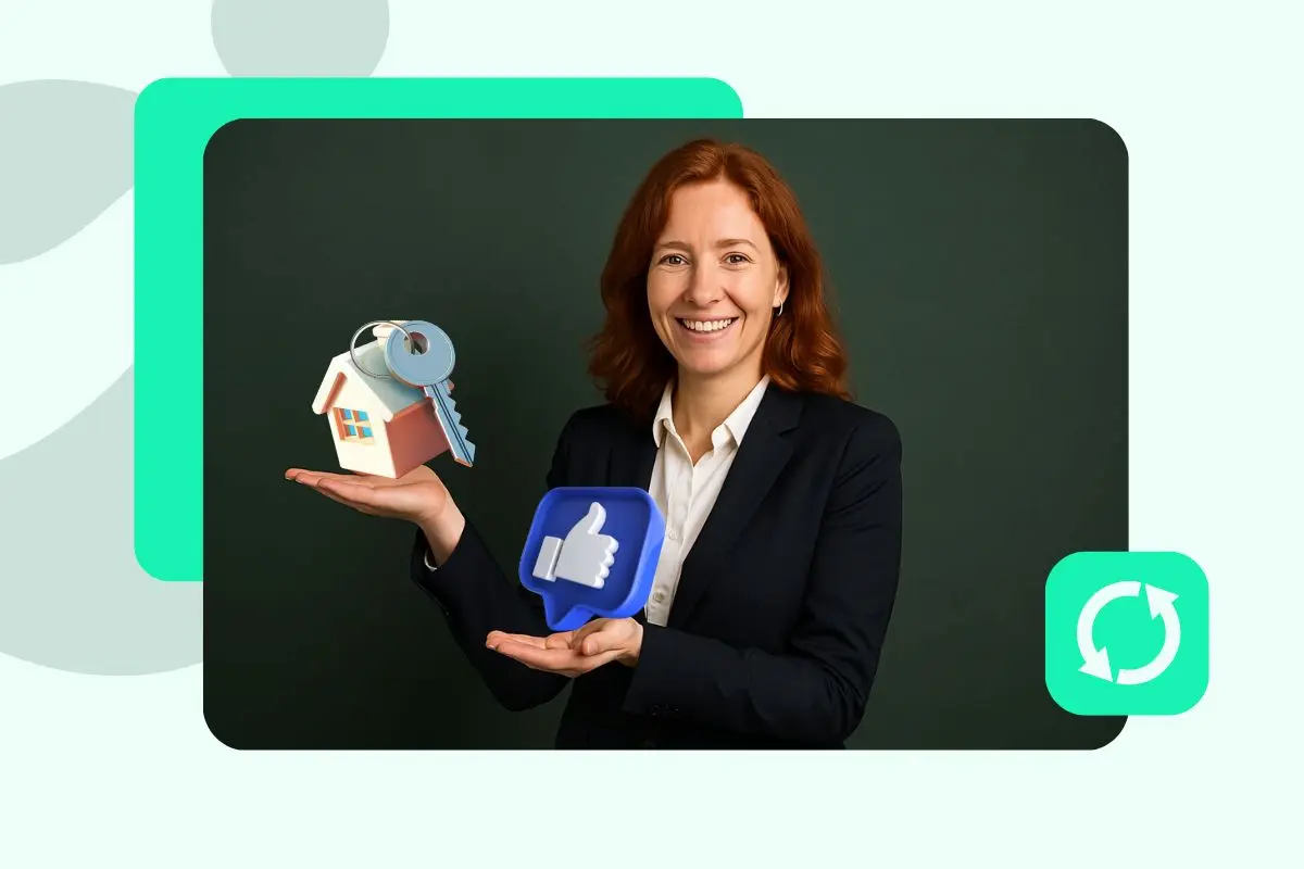 Agent immobilière souriante tenant une maison avec des clés et une icône 'like', sur fond vert foncé. Visuel illustrant la réussite d'une stratégie immobilière digitale.