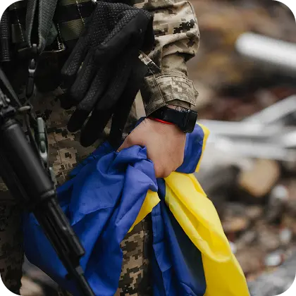 військовослужбовець з прапором