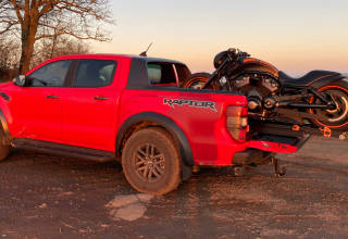 AUN 150 powered motorcycle ramp for short-bed pickups