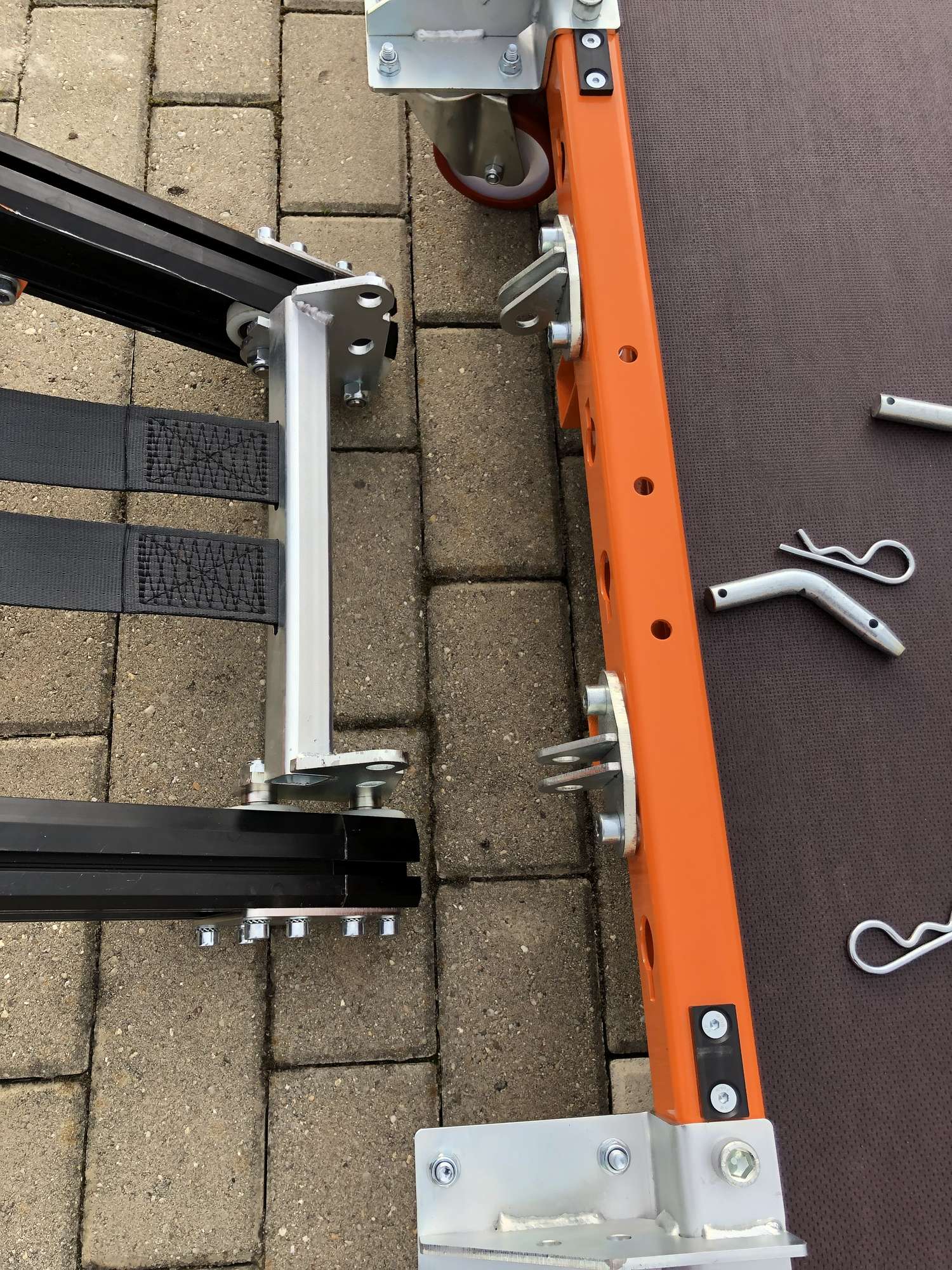 Plateforme coulissante AC-008 dans la benne d'un pick-up