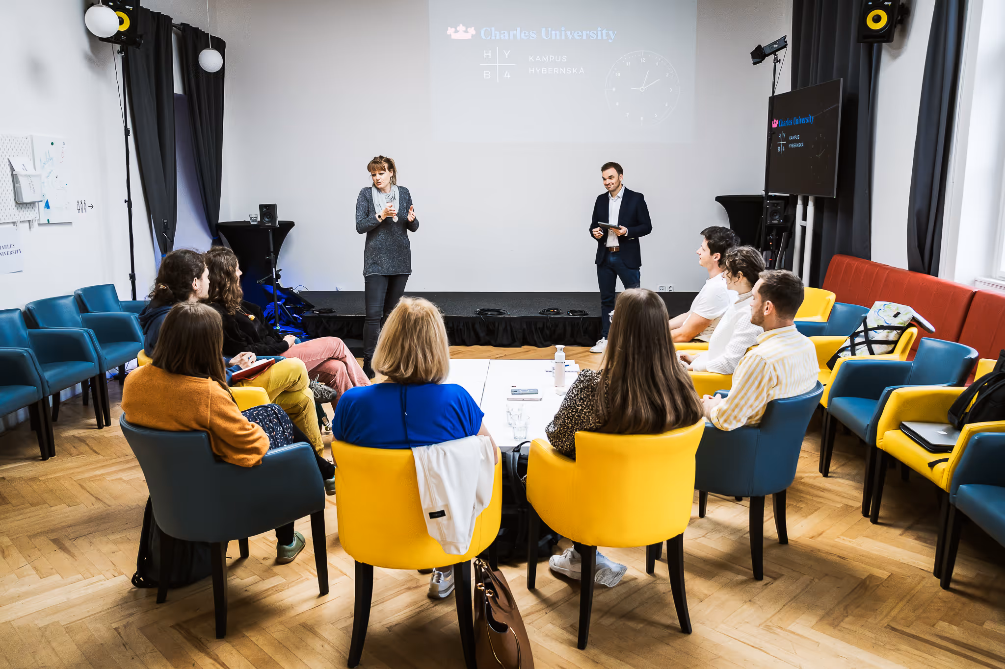 Jak mluvit poutavě o vědě? FameLab v Kampusu představil vědecký storytelling