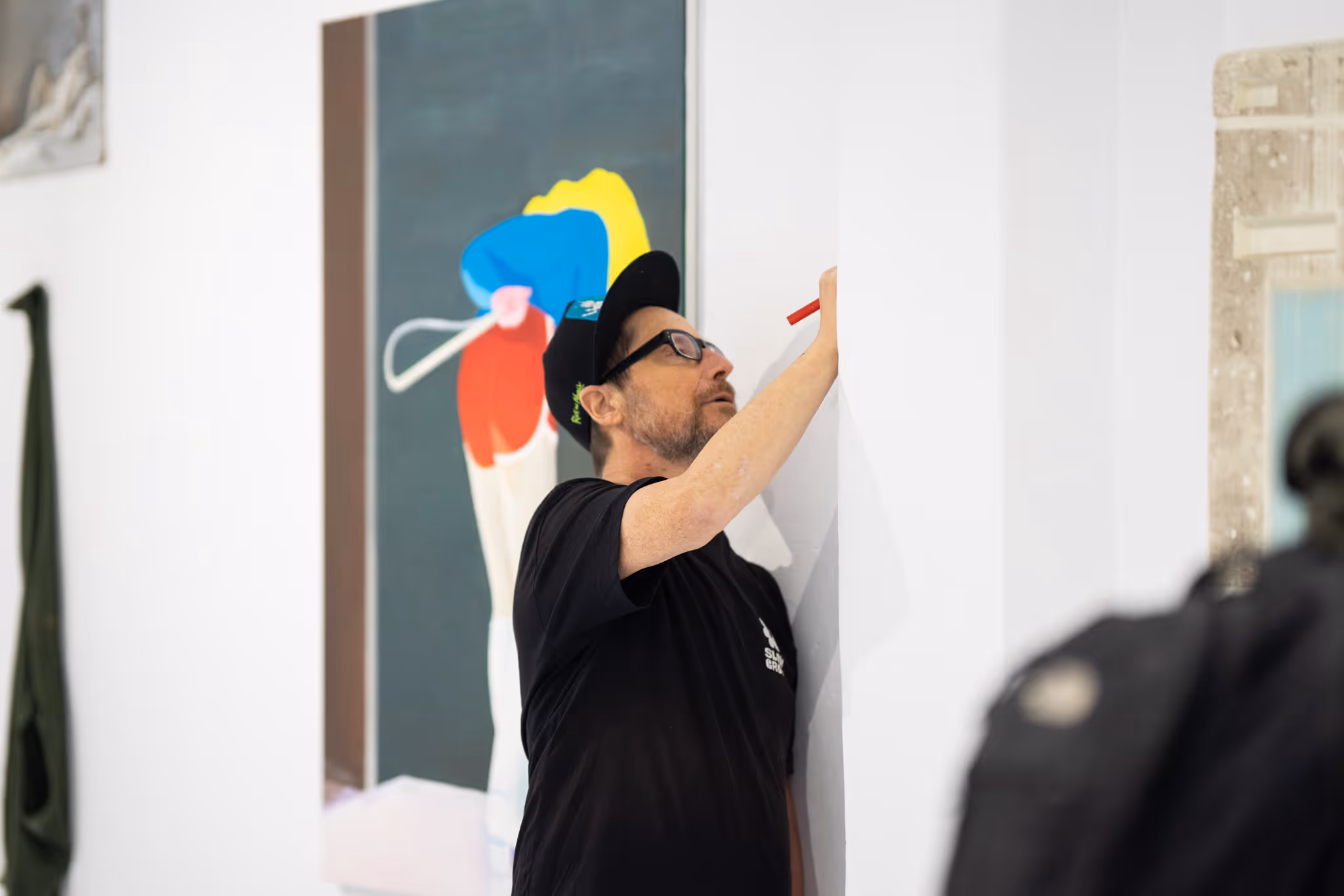 "you don't know unless you try", hlásá umělec KW na výstavě v HYB4 Galerii