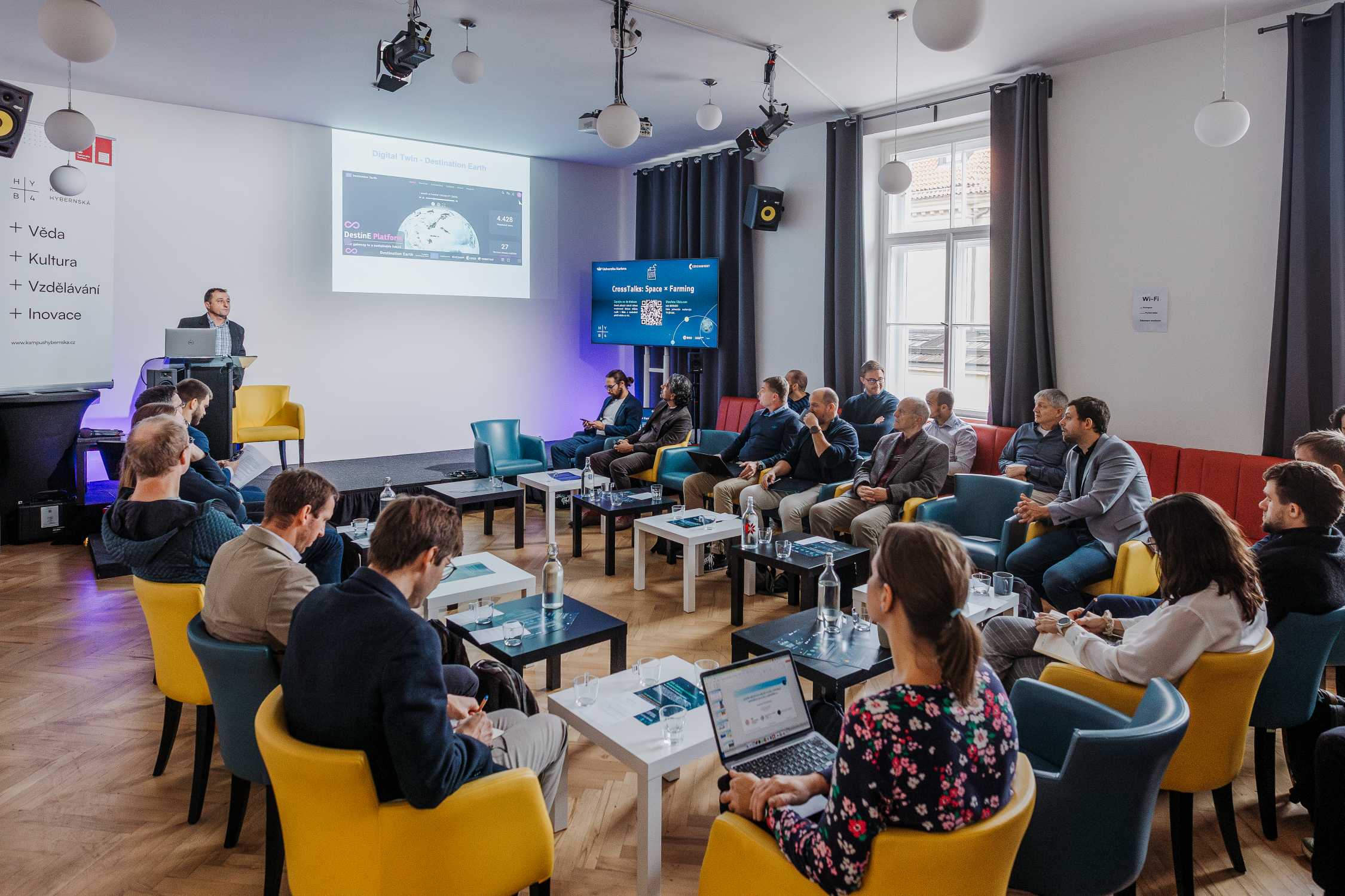 V Kampusu Hybernská se potkaly vesmírné technologie se zemědělstvím v rámci unikátního setkání CrossTalks