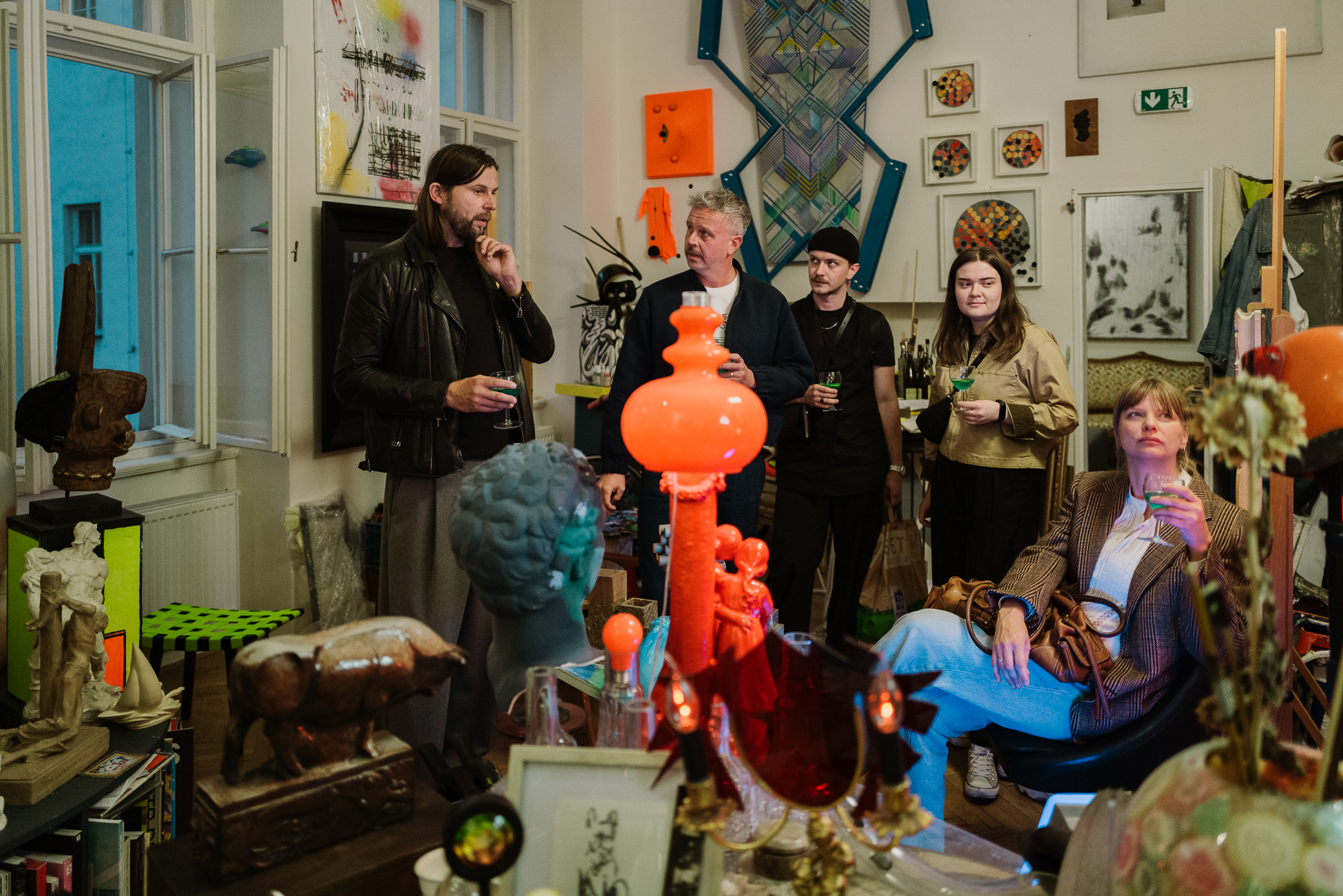 Neon z Hongkongu, otevřené ateliéry, Dceremonie i České moře. Hybernská vstoupila do nové sezóny