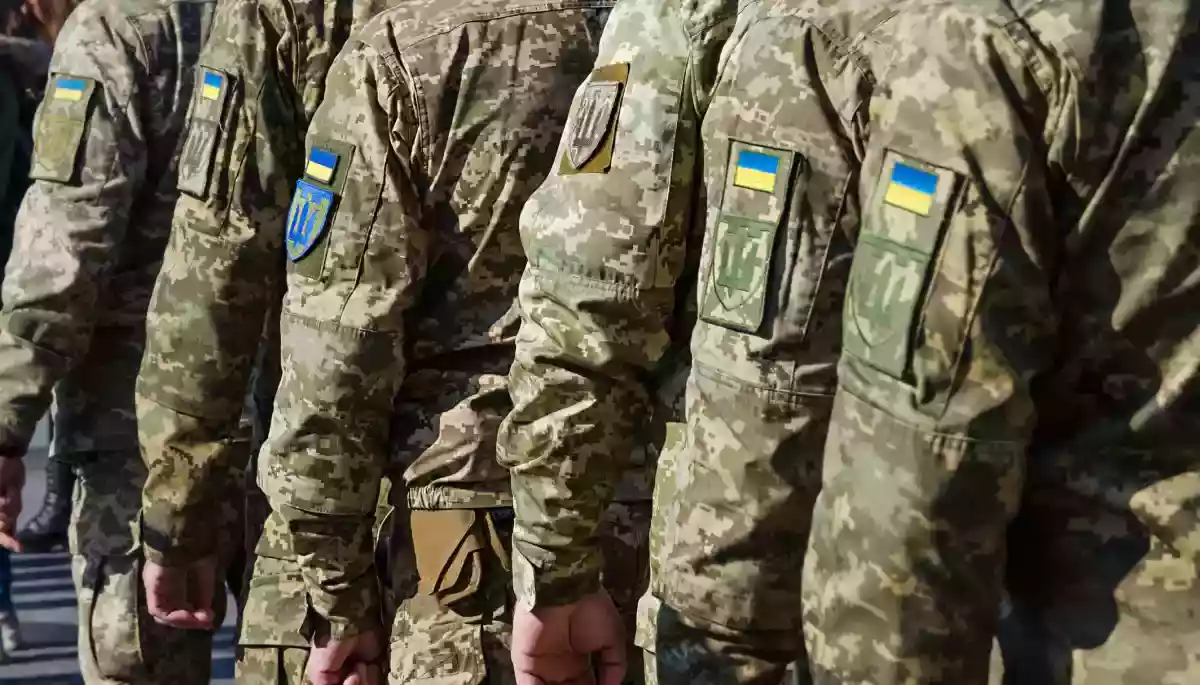 військовослужбовці