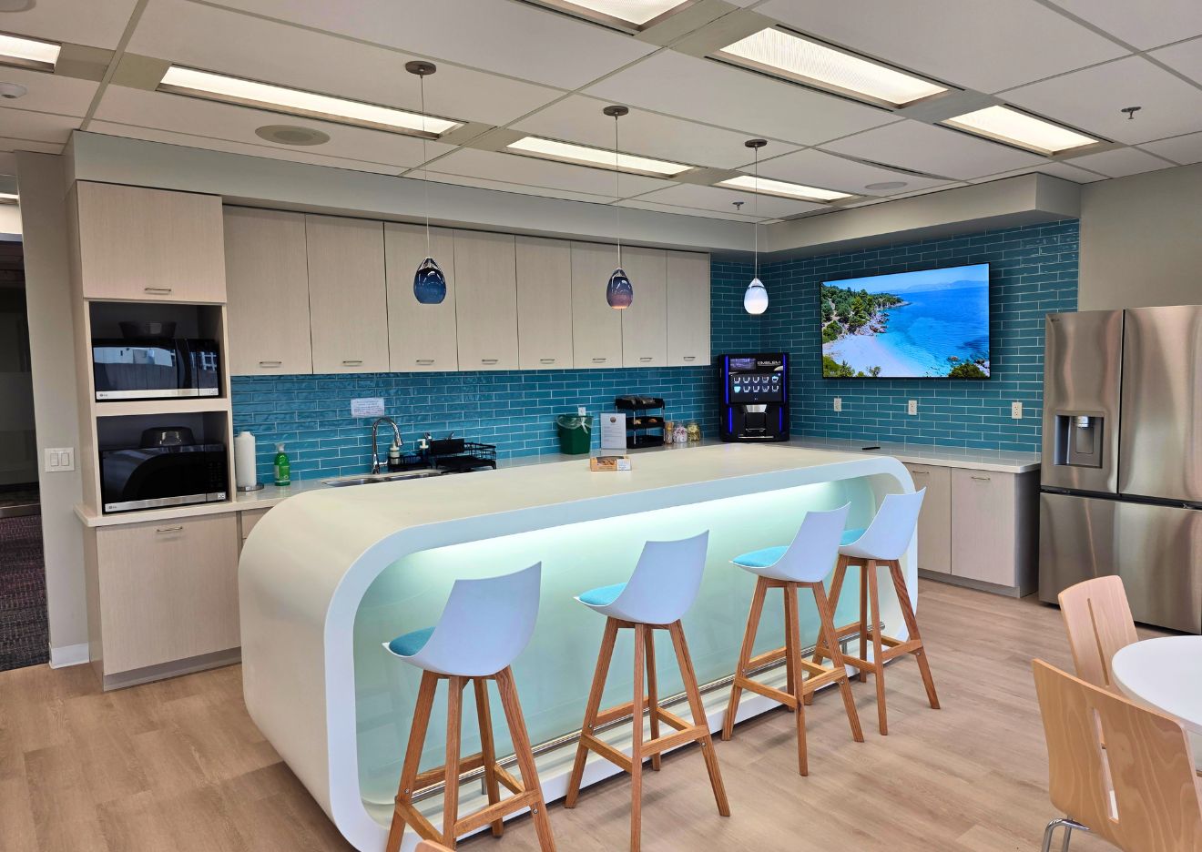 A workplace designed to bring people back together. This Toronto office combines collaboration, focus, hospitality and flexibility in one destination. Informed by the company's global offices but distinctly its own, the space gives employees a reason to come in and supports culture, connection and future growth.
