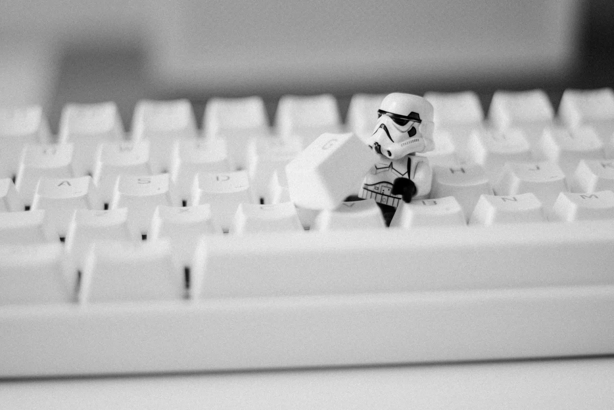 How to Write Better Headlines: 7 Essential Tips from R2-D2