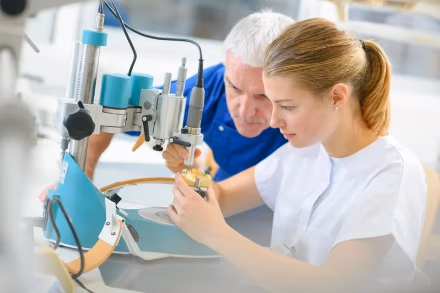 dentista in laboratorio