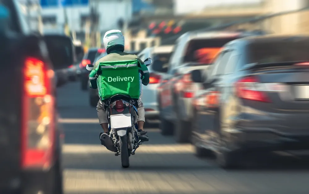 Motorcyclist lane filtering between cars in Arizona traffic