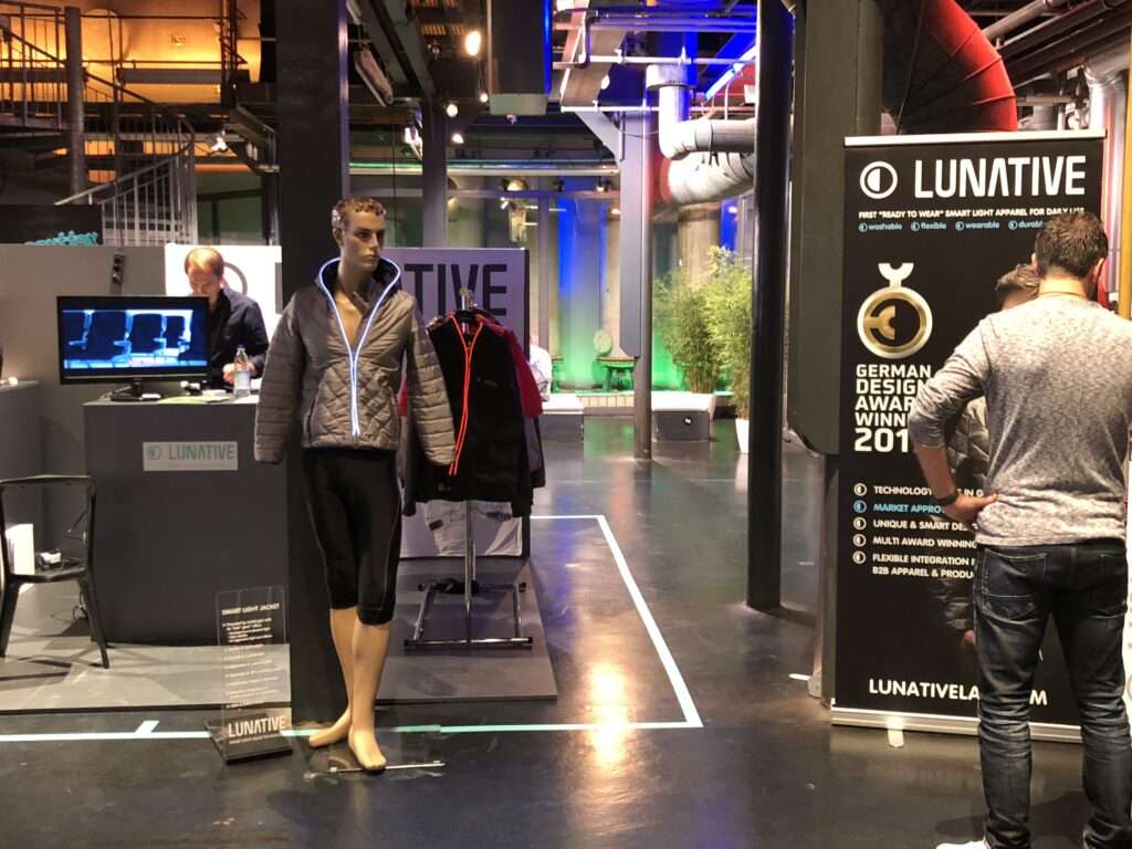 LUNATIVE trade fair stand with smart functional clothing