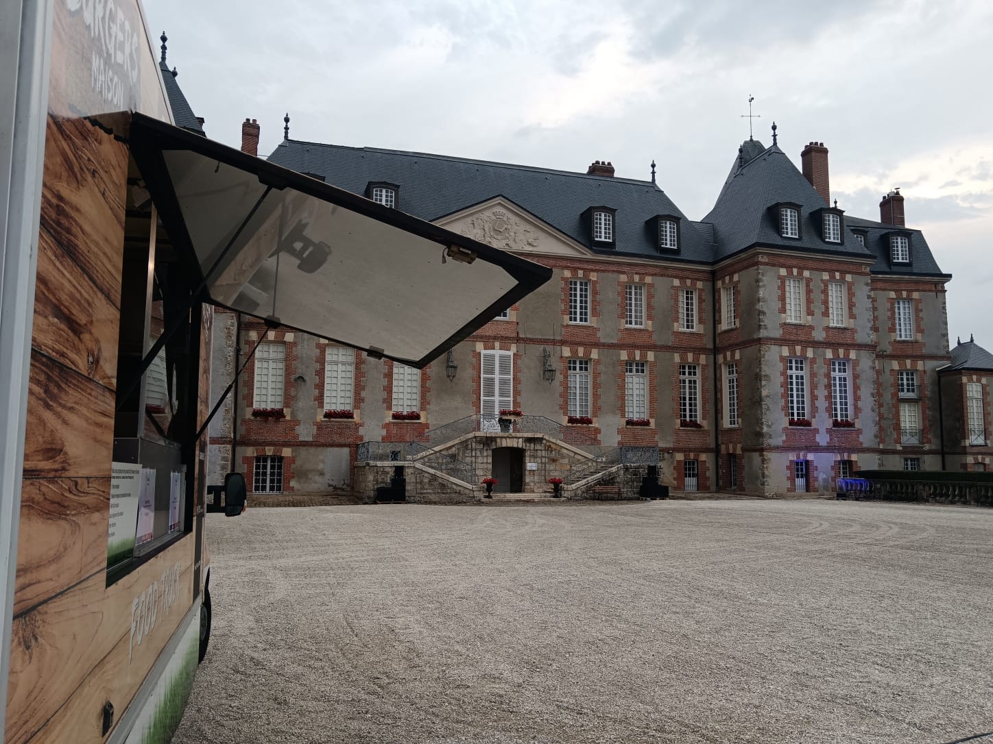 Service du food truck L’Instant pendant une réception