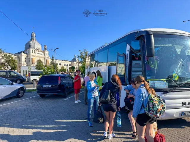 зручний автобус