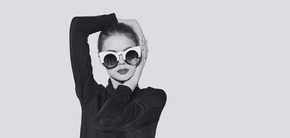 Vogue's Seamless Integration: Blending Print and Digital for an Engaging Customer Experience