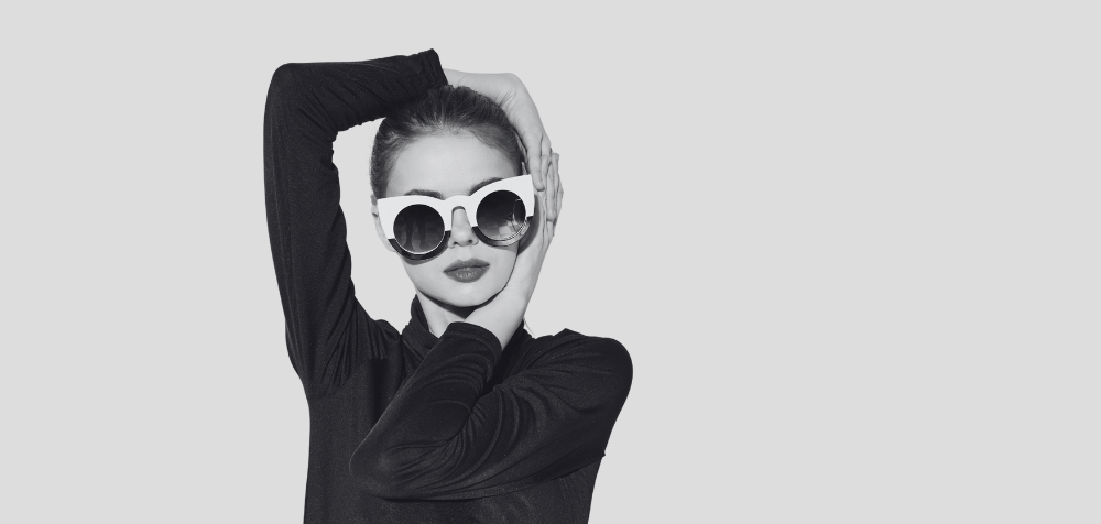 Vogue's Seamless Integration: Blending Print and Digital for an Engaging Customer Experience