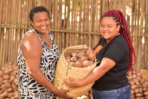 No Dia das Mães e da família, a Suzano celebra história de mulheres que geram e compartilham valor por meio de iniciativas voltadas à sustentabilidade