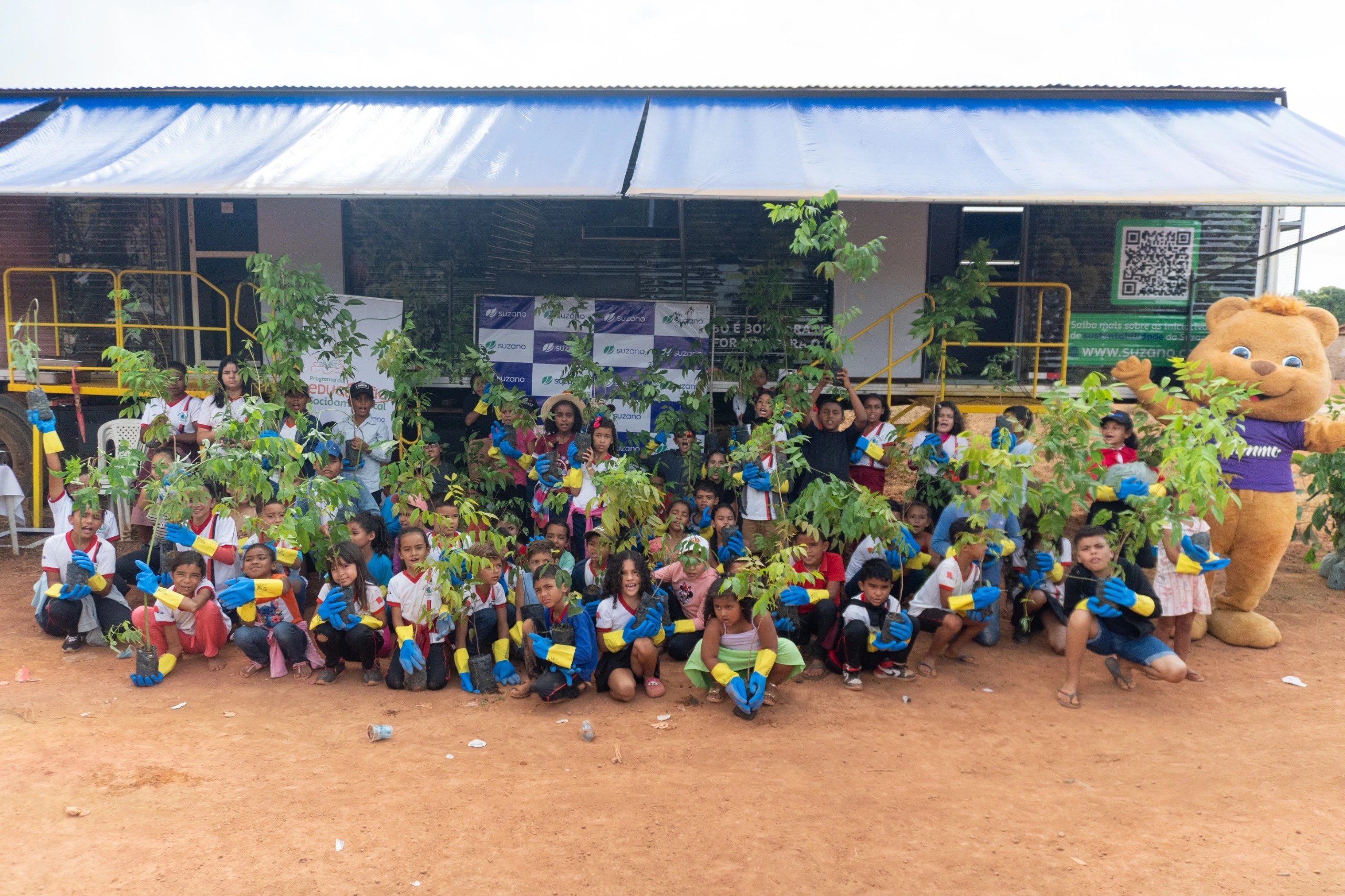 Suzano promove plantio de 700 mudas nativas na comunidade Vila Sudelândia (50 Bis), em Açailândia