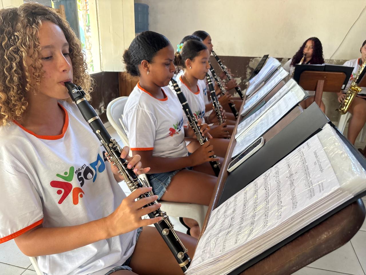 Música instrumental transforma a vida de jovens em Barra de Caravelas