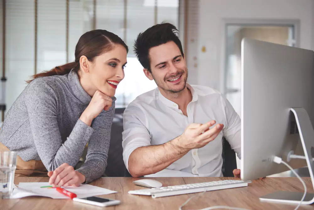 Couple think in social media managemenent