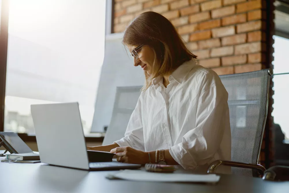 Professional resume in english: how to stand out with action and clarity