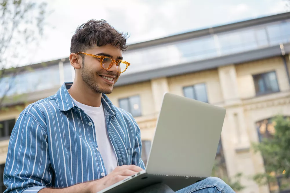 Student resume in English: how to adapt it for schools, universities and job applications